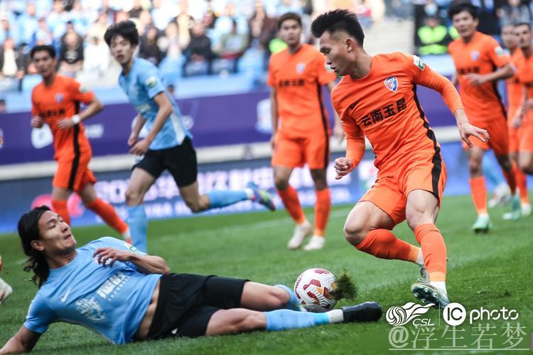 马莱莱与刘祝润分别进球，大连英博3-2击败云南玉昆